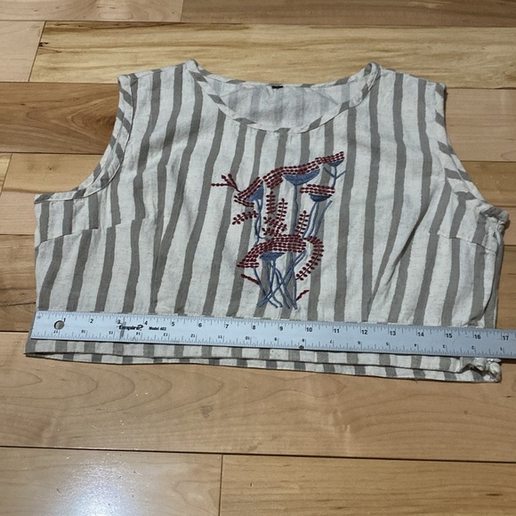 Striped Sleeveless Crop Top with Embroidered Design - Picture 4 of 15